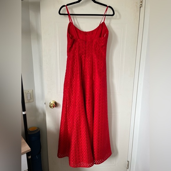 MONIQUE LHUILLIER Sleeveless Dotted Lace Midi Dress - Picture 7 of 12